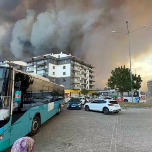 canakkalede orman yangini panige neden oldu eMLOjySB