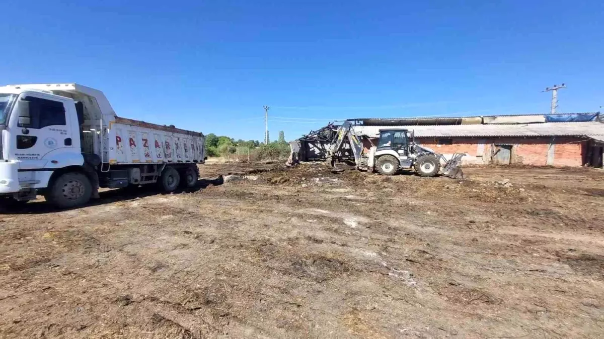 pazaryeri belediyesi yangin magduru ciftciye destek oluyor hOfgWG8j