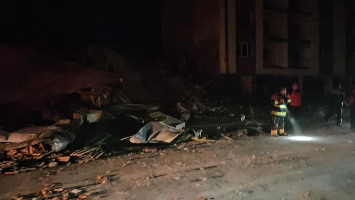 balikesirde bosaltilan 3 bina depremde yikildi bWlHebc1.jpg