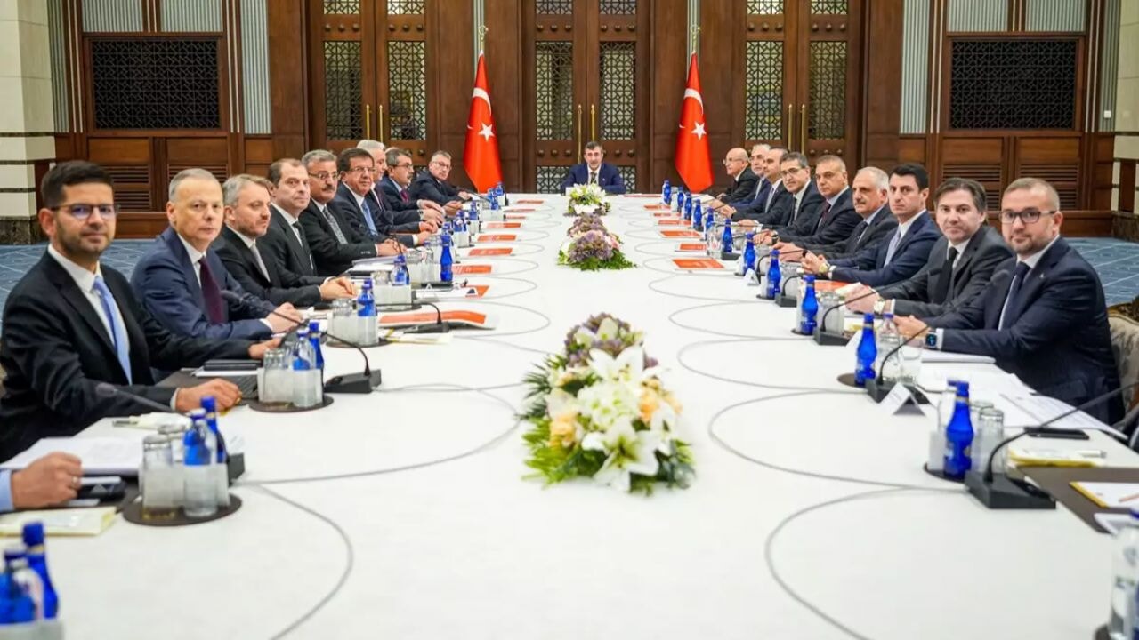 cumhurbaskanligi kulliyesinde kritik ekonomik toplanti gerceklesti VYCfi4Ku