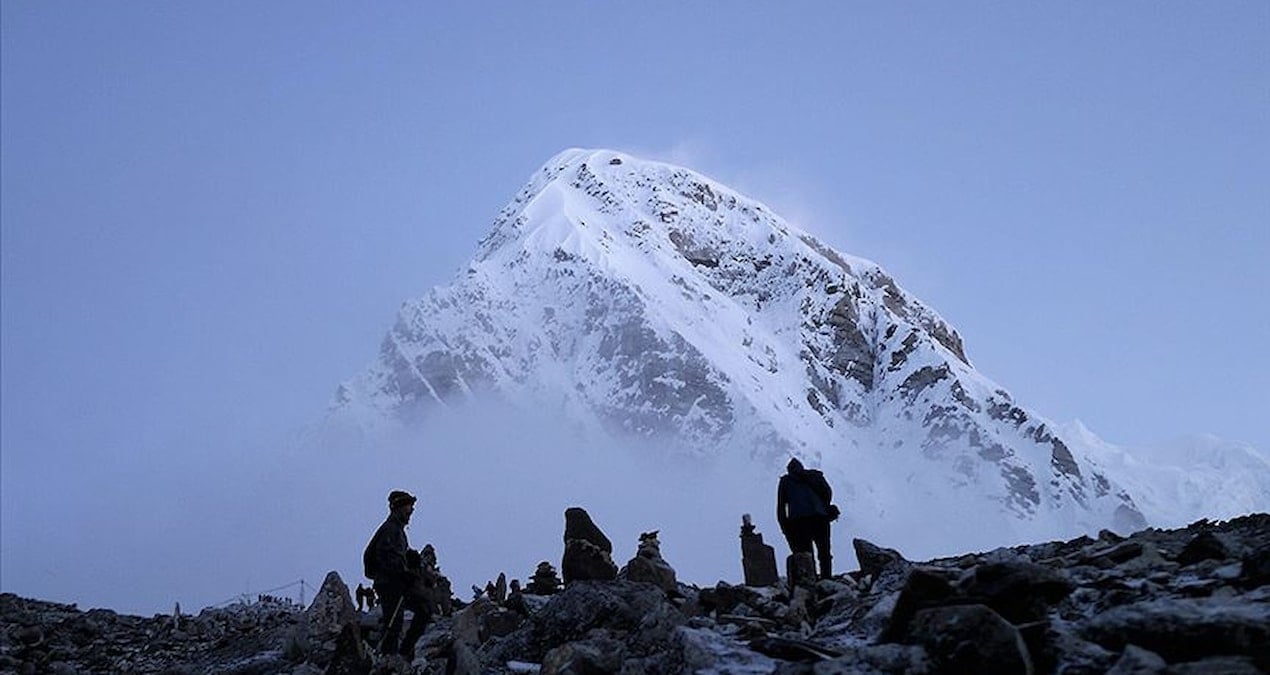 everest daginda bin kisi mahsur kaldi uEItDrqM
