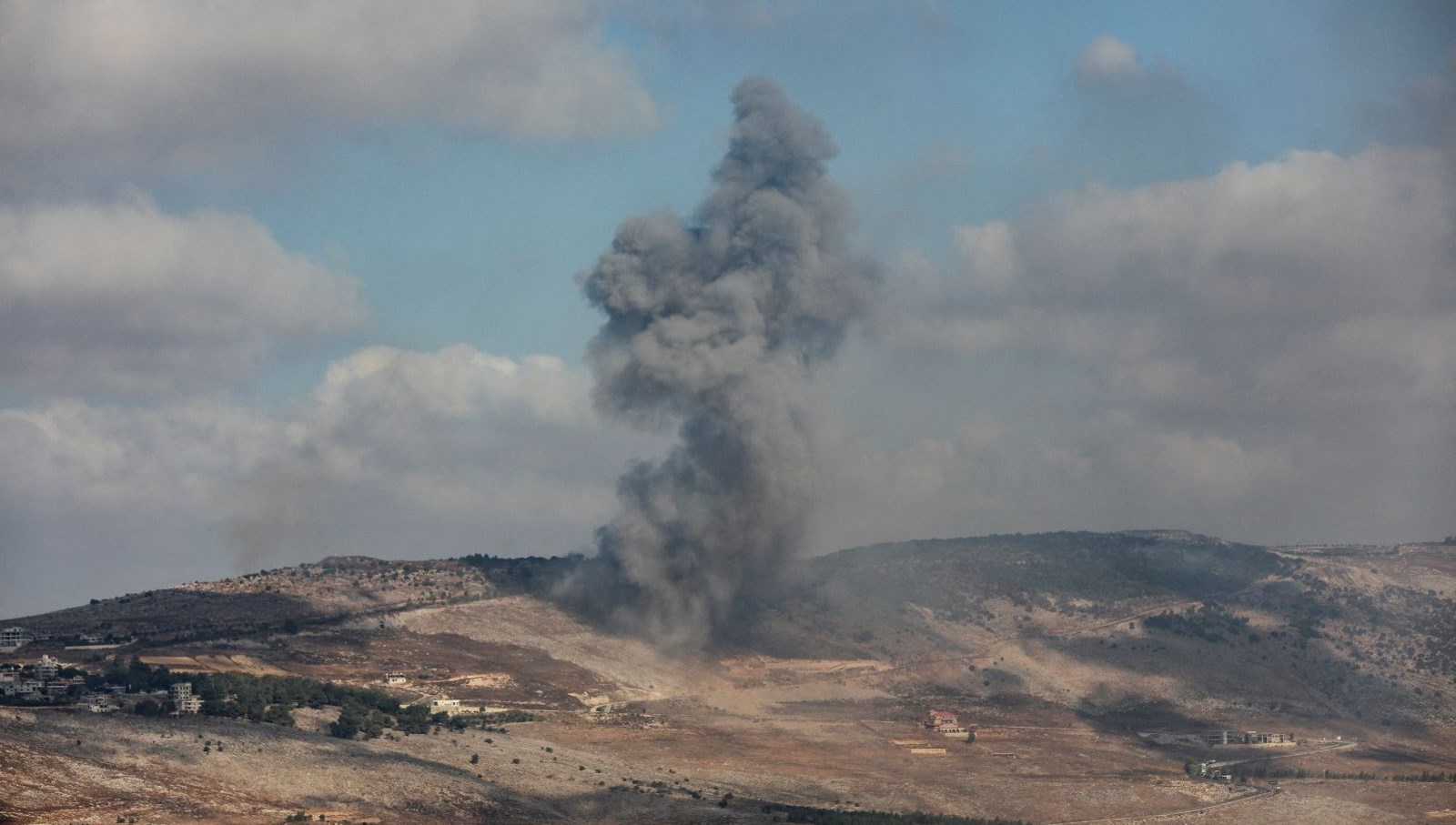 israilden lubnana hava saldirisi CkwdxluK