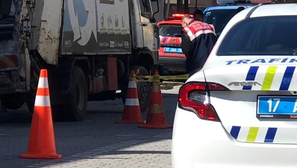 kamyonun carptigi yasli adam hayatini kaybetti MTK65WFN