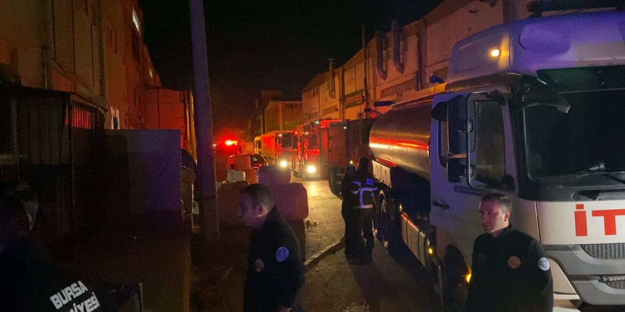 mobilya imalathanesinde korkutan yangin NJKmwtj3.jpg