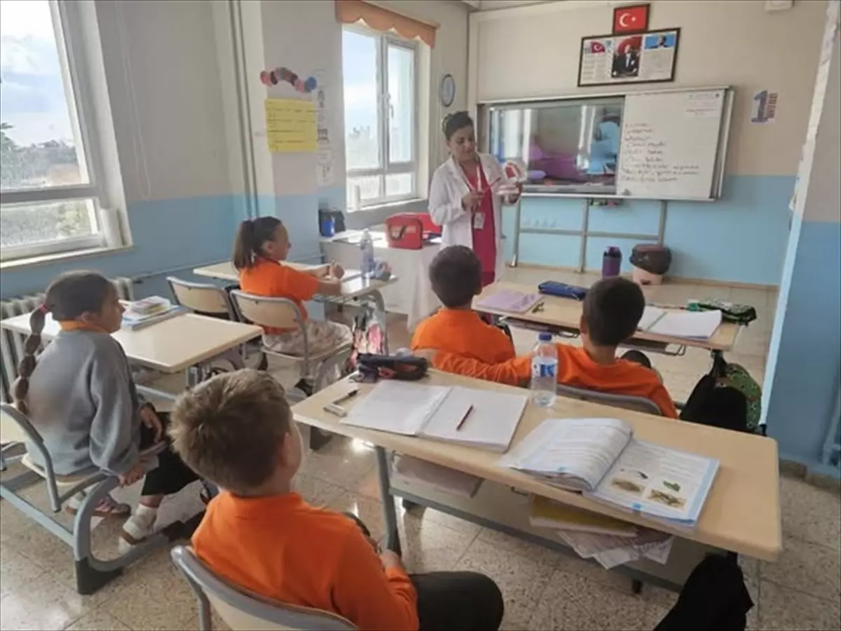 ogrencilere agiz ve dis sagligi egitimi basladi l2ES94az