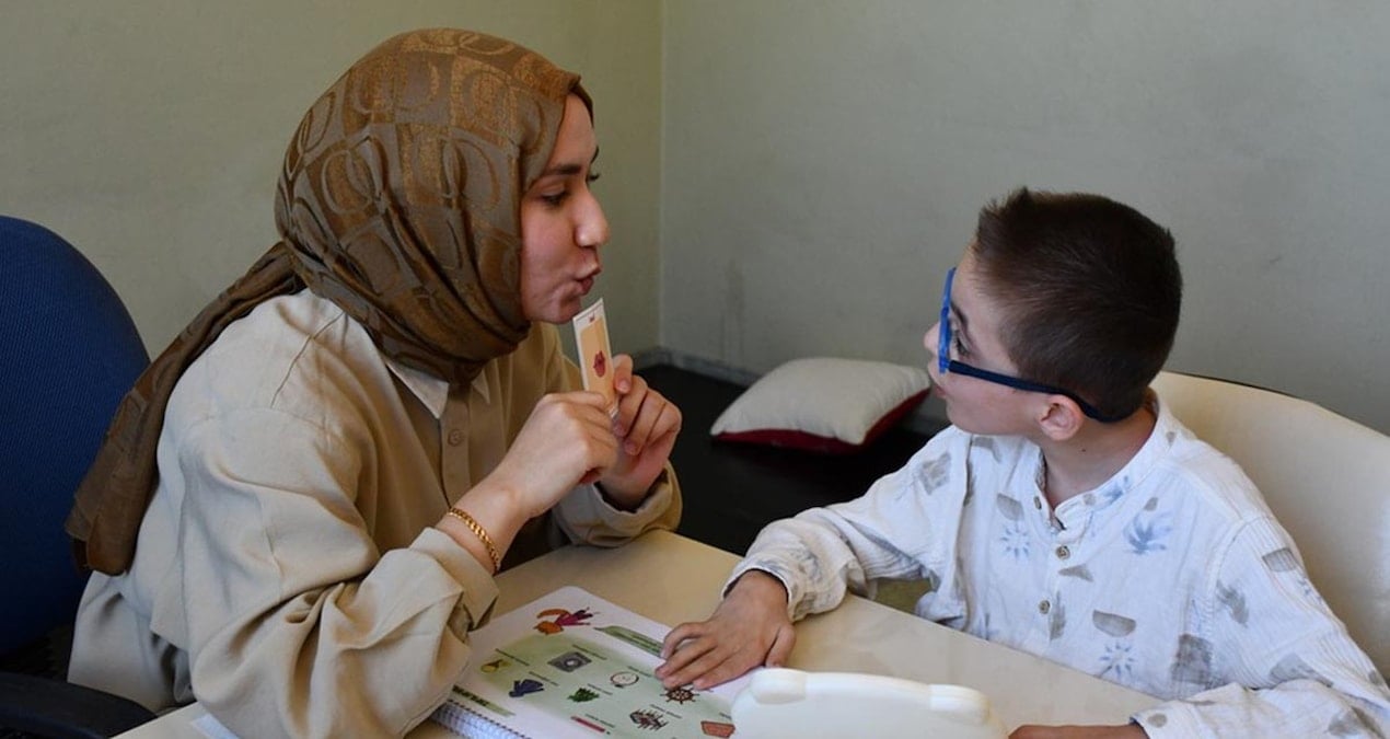 ogretmenligi birakti kendisini serebral palsili ogluna adadi kf13k3q5