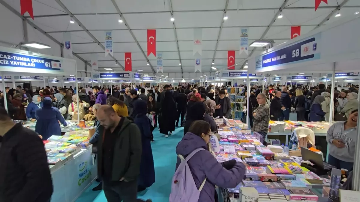 uskudar kitap fuarinda kitap okuma aliskanligina vurgu OeUa9Xrg