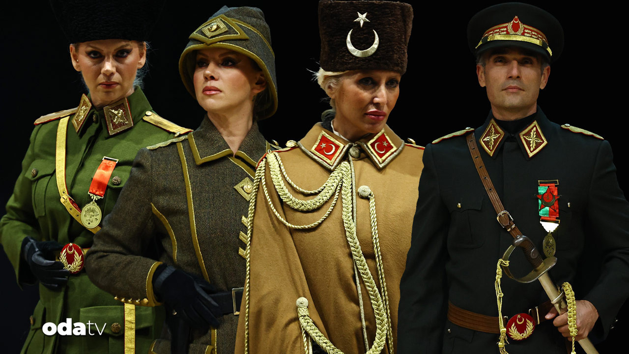 ataturkun kiyafetleri sahnede h2hdlTTE.jpg