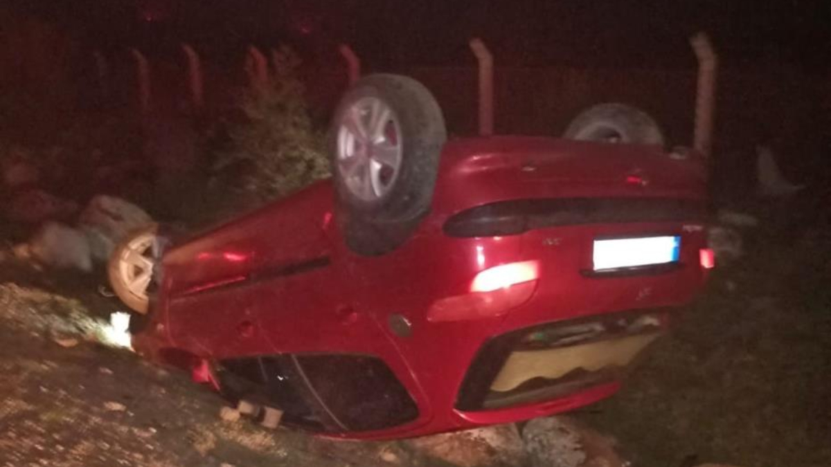 canakkalede takla atan otomobilin surucusu oldu J3qZCT9x.jpg