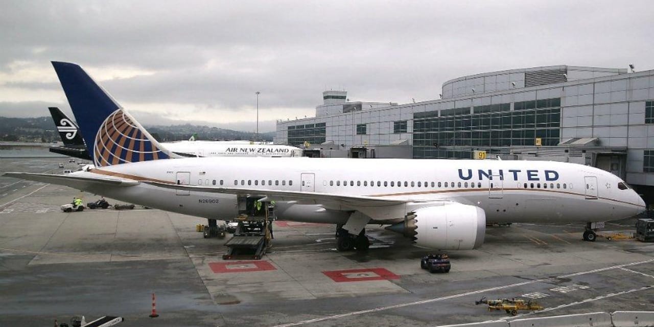 ucakta bomba alarmi tum ucuslar durduruldu 8wztM31J.jpg