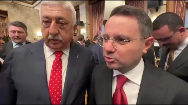 akin-gurlek-23-nisan-resepsiyonunda-tutuklu-gazeteciler-sorusuna-yanit-vermedi-Z5cOrQis
